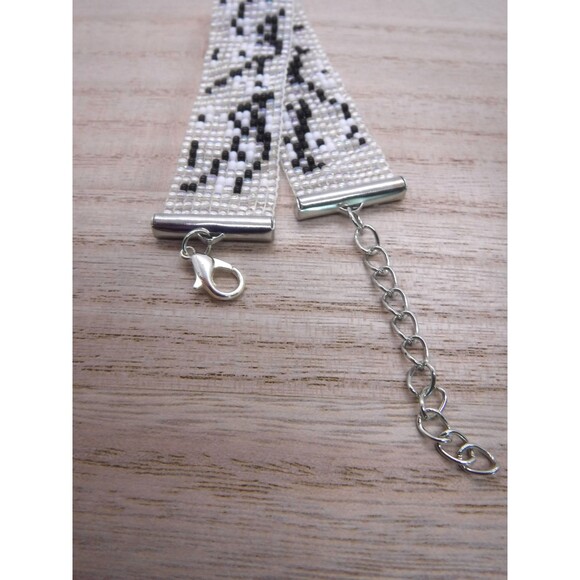 Loom Beaded Bracelet Black & White Flowers - Picture 4 of 4